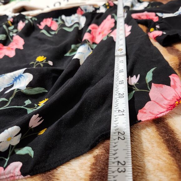 Old Navy Crop Top Size Large Black Floral Wide Neck Tropical Blouse - Picture 3 of 7